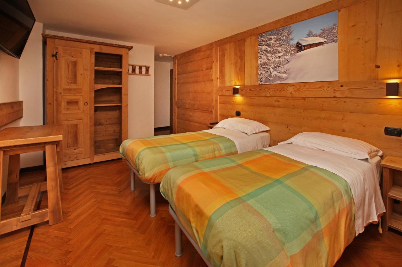 Hotel Biancaneve Oulx Exterior foto