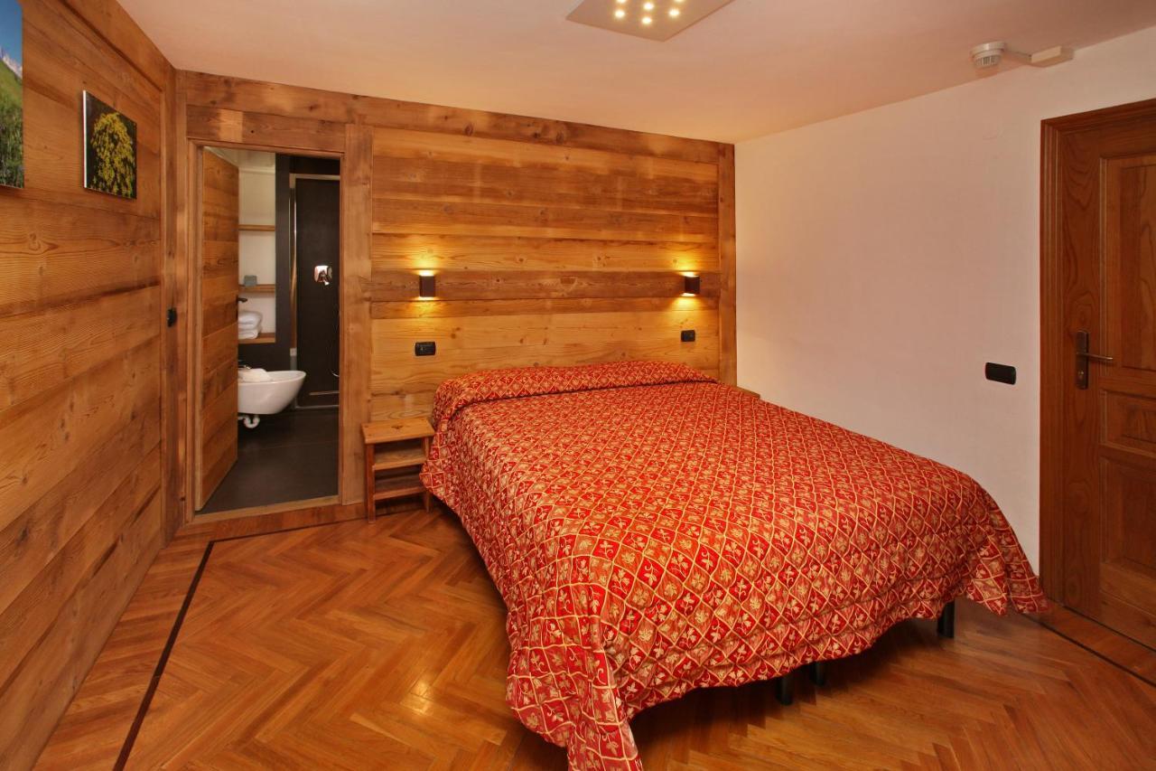 Hotel Biancaneve Oulx Exterior foto