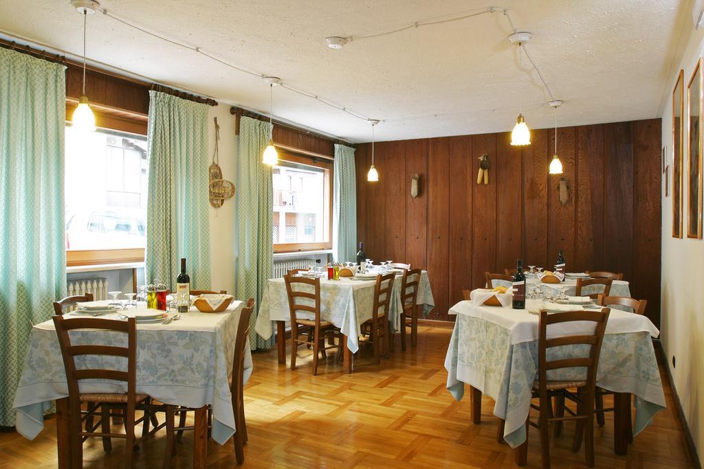 Hotel Biancaneve Oulx Exterior foto
